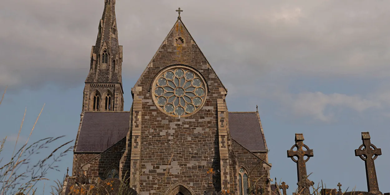 femme_agressée_arme_blanche_ église_irlandaise