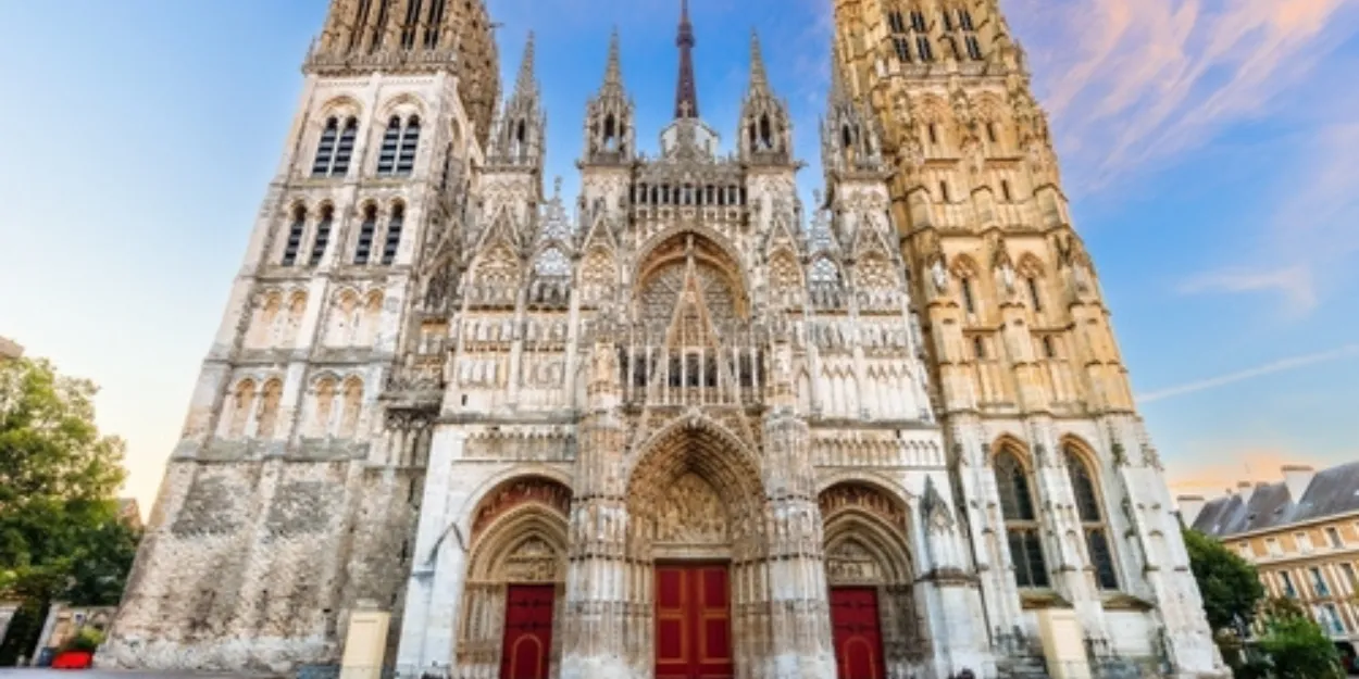 france_incendie_eteint_fleche_cathedrale_rouen
