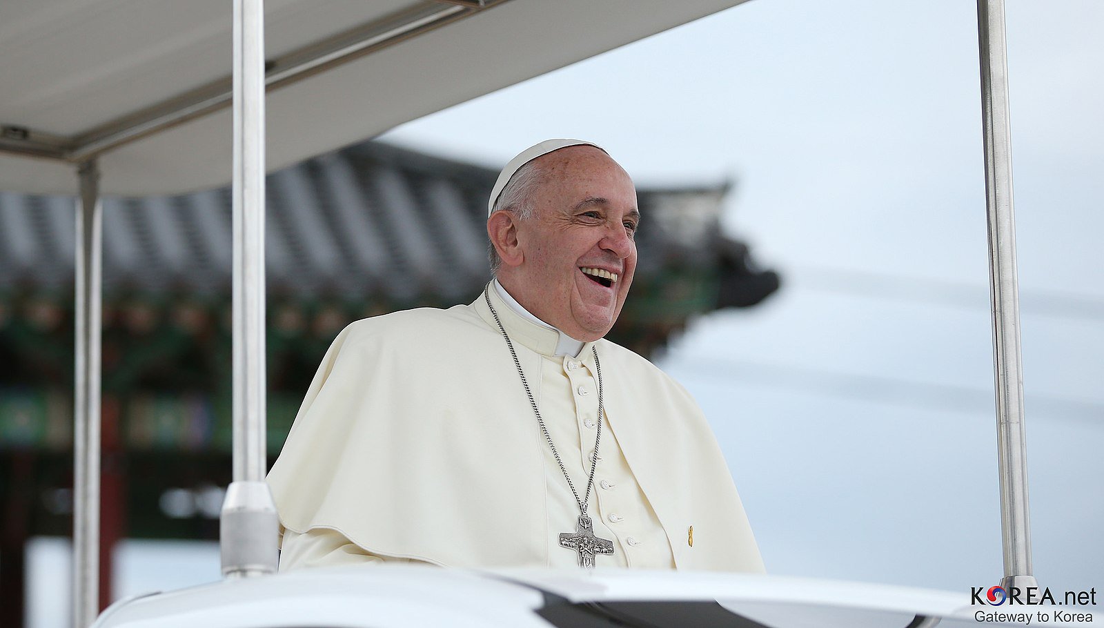 Paus Franciscus viert 10 jaar pontificaat met kardinalen en podcast