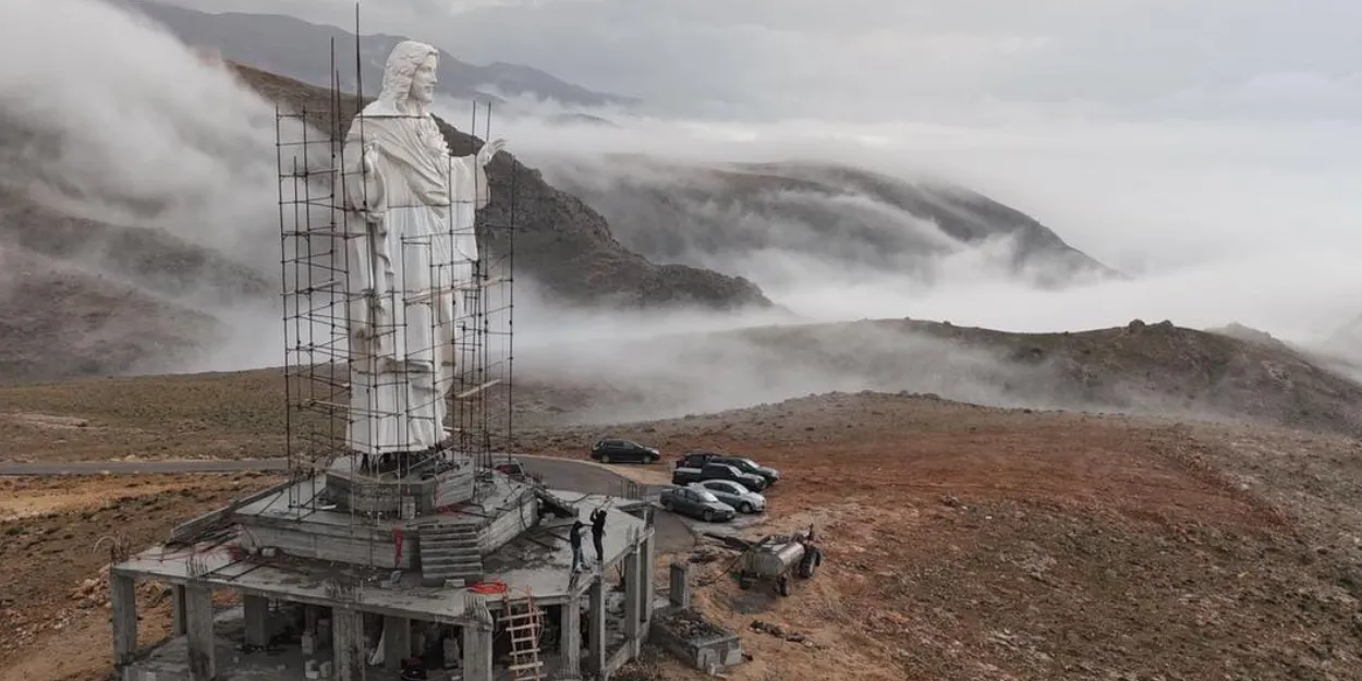 liban_statue_monumentale_christ_achevee_malgre_bombardements