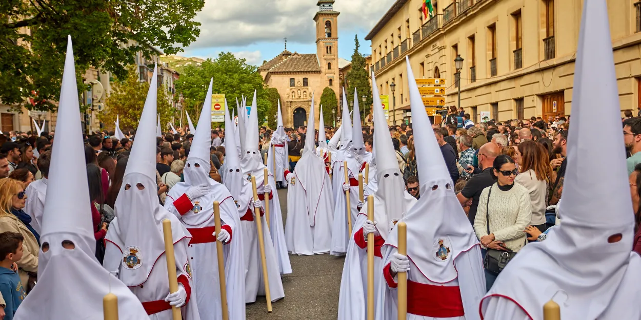 Espagne_debut_sous_le_soleil_de_la_semaine_sainte_et_ses_processions_religieuses