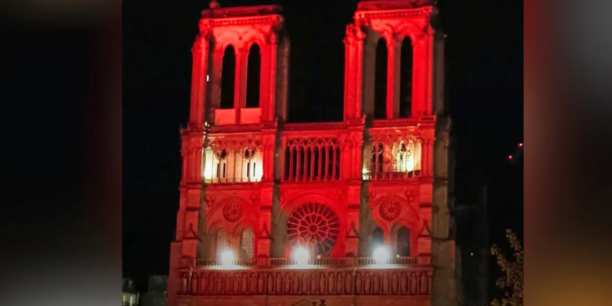 notre_dame_sacre_coeur_rouge_alerter_chretiens_persecutes