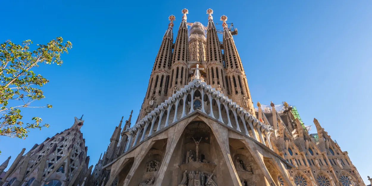 pape_leon_XIV_celebrera_messe_sagrada_familia_10_juin