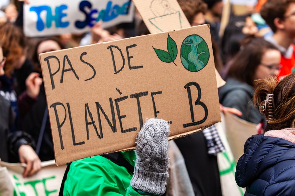 Face à la crise écologique, le défi lancé par les jeunes générations aux écoles et aux universités