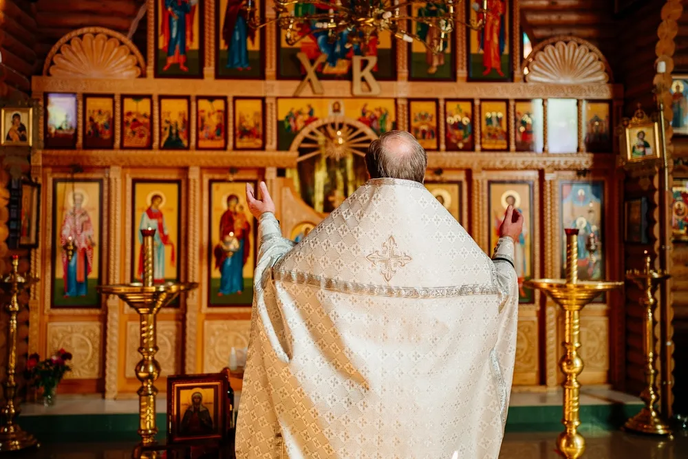 Un dignitaire orthodoxe russe interpellé par la police tchèque, une "substance blanche" dans sa voiture