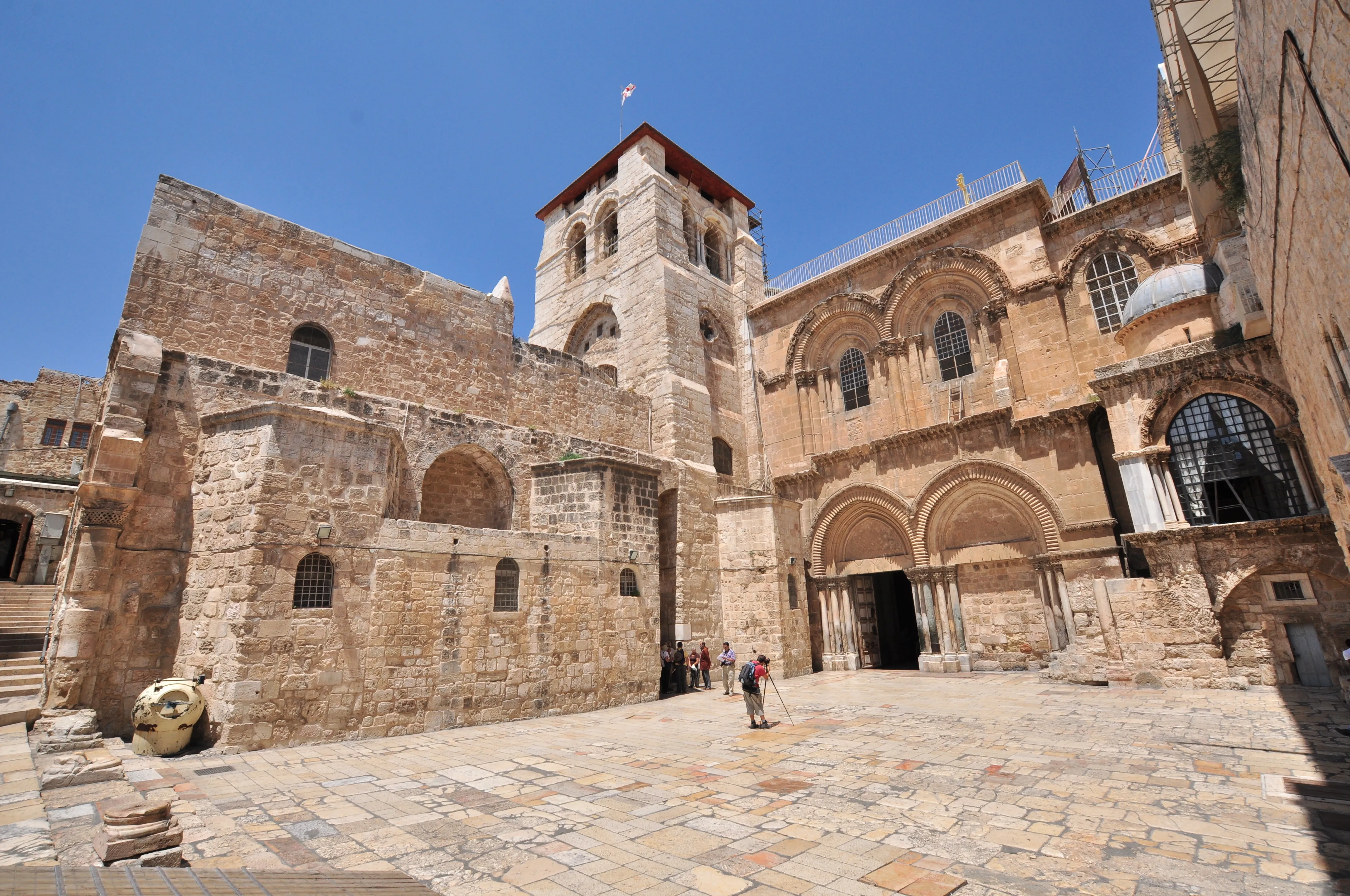 Les_chretiens_retrouvent_les_lieux_saints_de_jerusalem_avant_le_feu_sacré