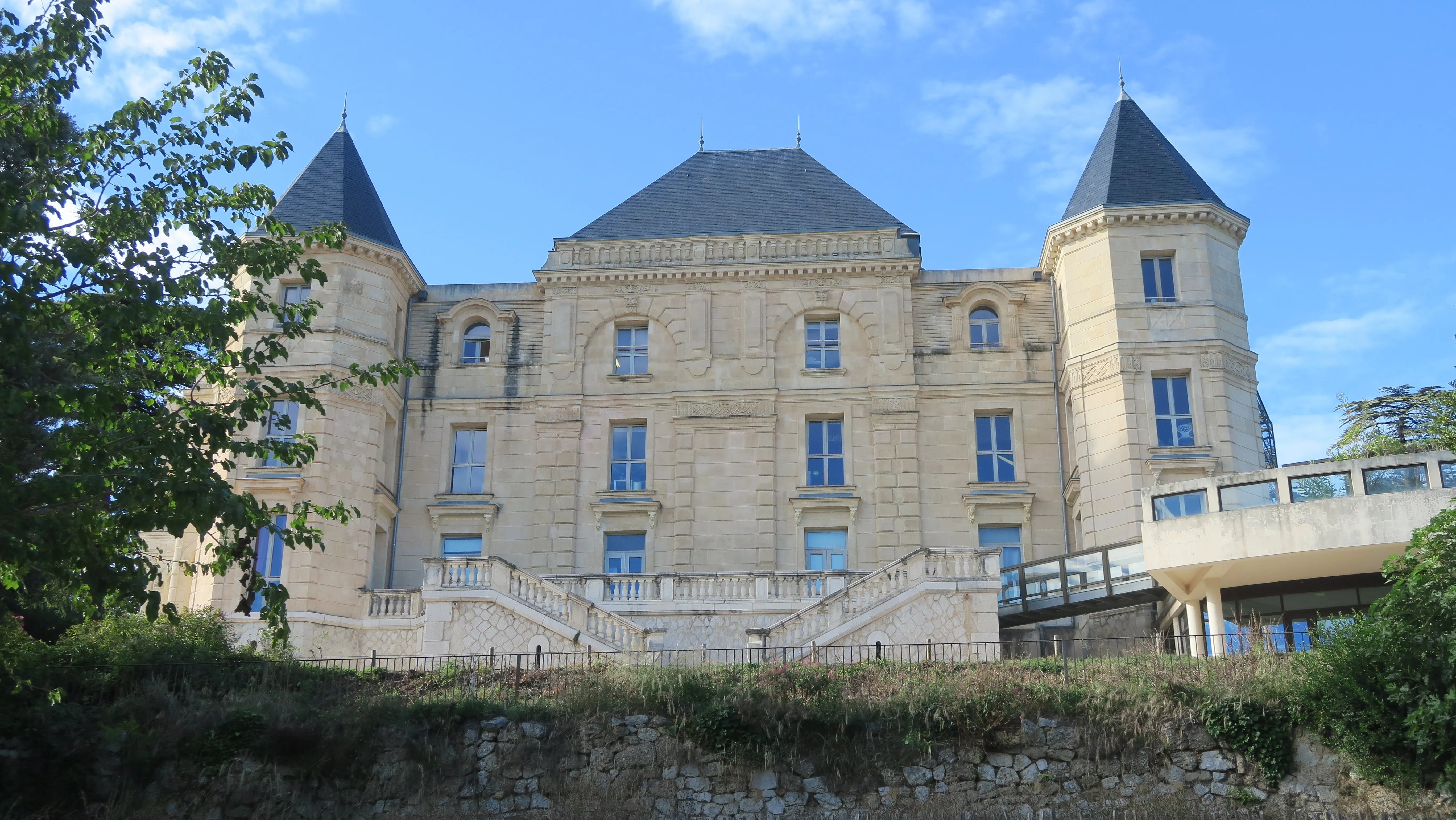 La_justice_contraint_la_ville_de_marseille_de_reprogrammer_sacre_coeur_dans_un_cinema_municipal