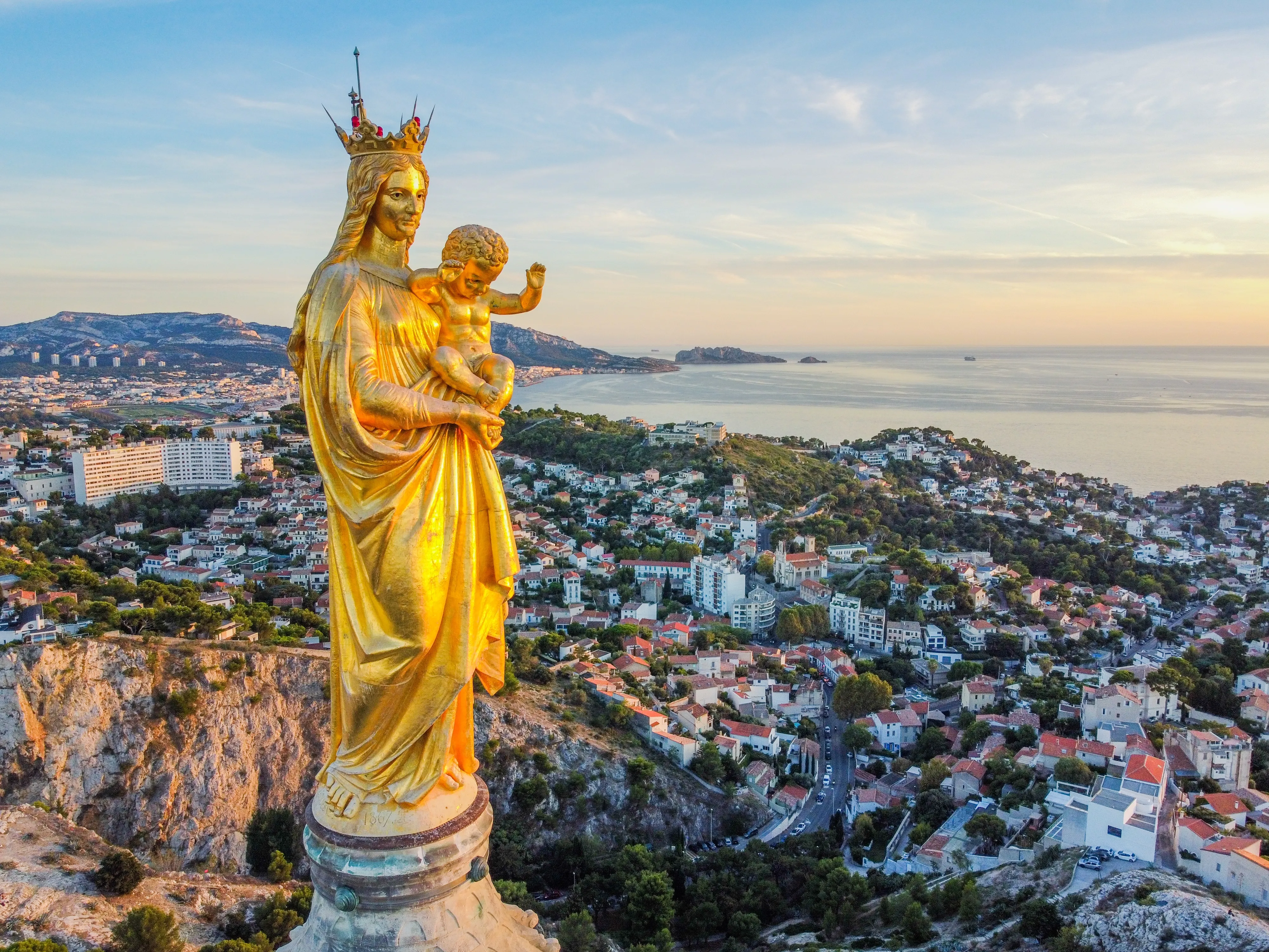 A Marseille La Bonne M re Retrouve L clat De Sa Couronne Marquant La A Marseille La Bonne M re Retrouve L clat De Sa Couronne Marquant La