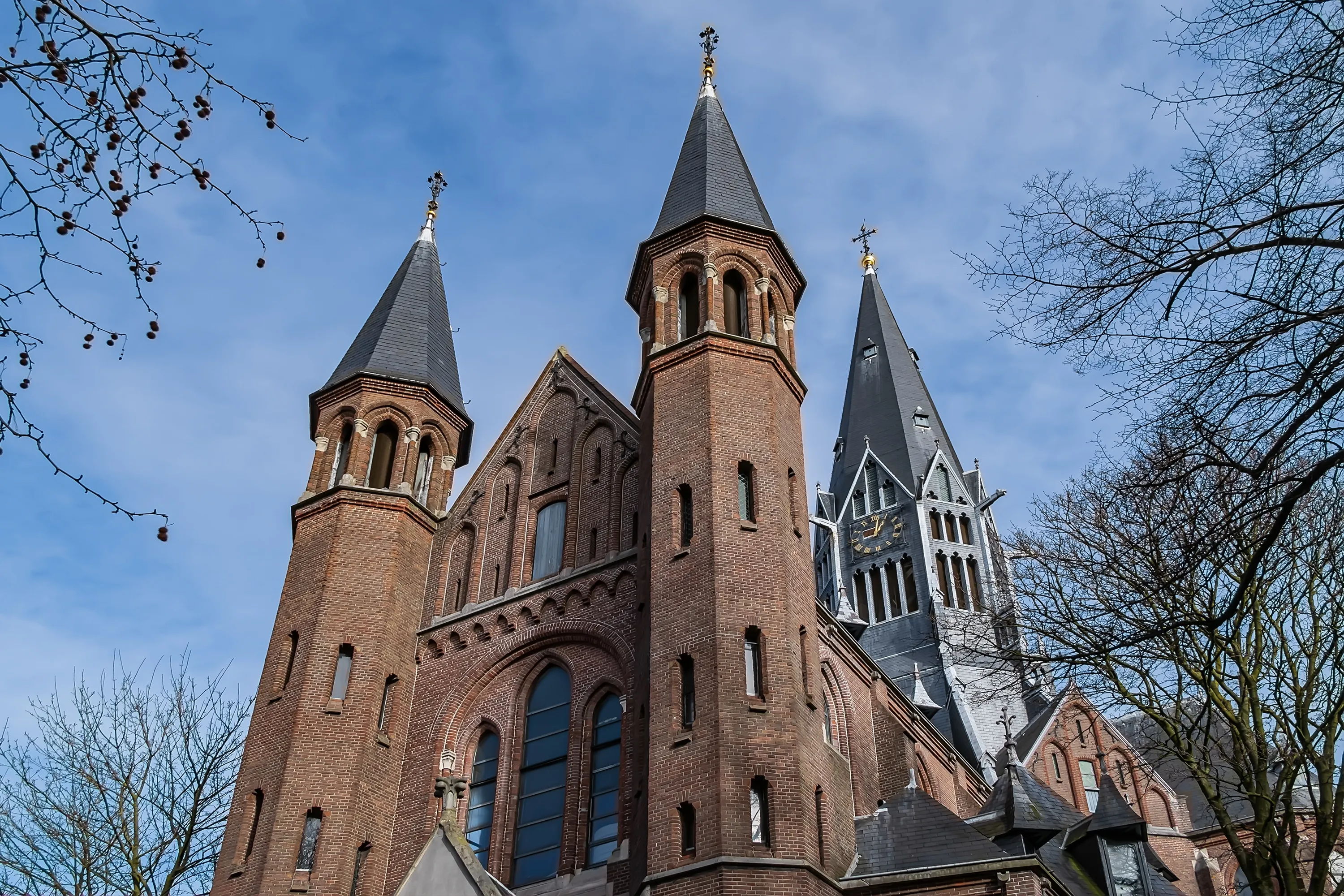 Pays_bas _un_violent_incendie_detruit_une_emblematique_eglise_dans_la_nuit_du_nouvel_an