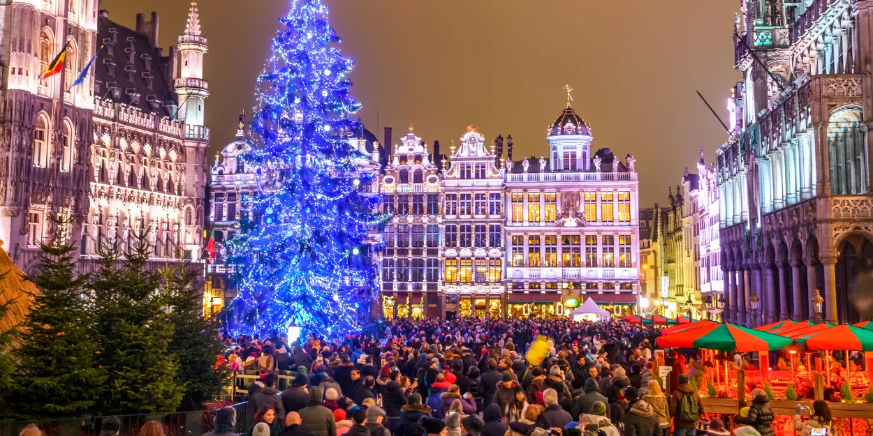 sur_grand_place_bruxelles_creche_sans_visages_suscite_polemique