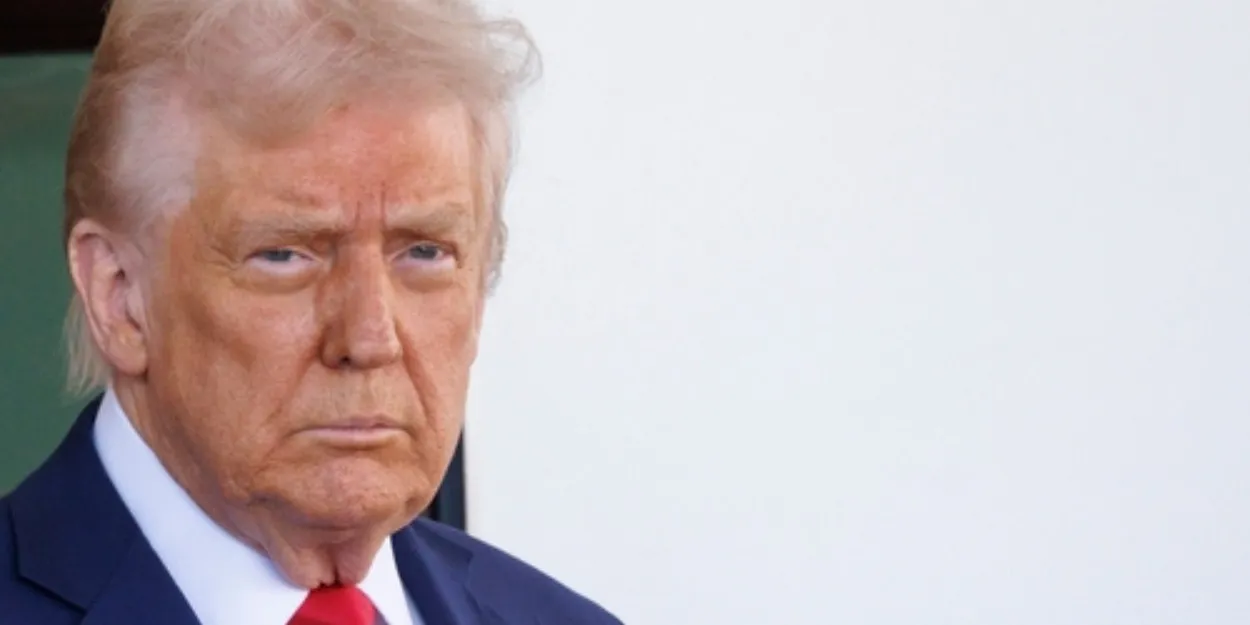 trump_deguise_pape_reseaux_sociaux_attire_critiques