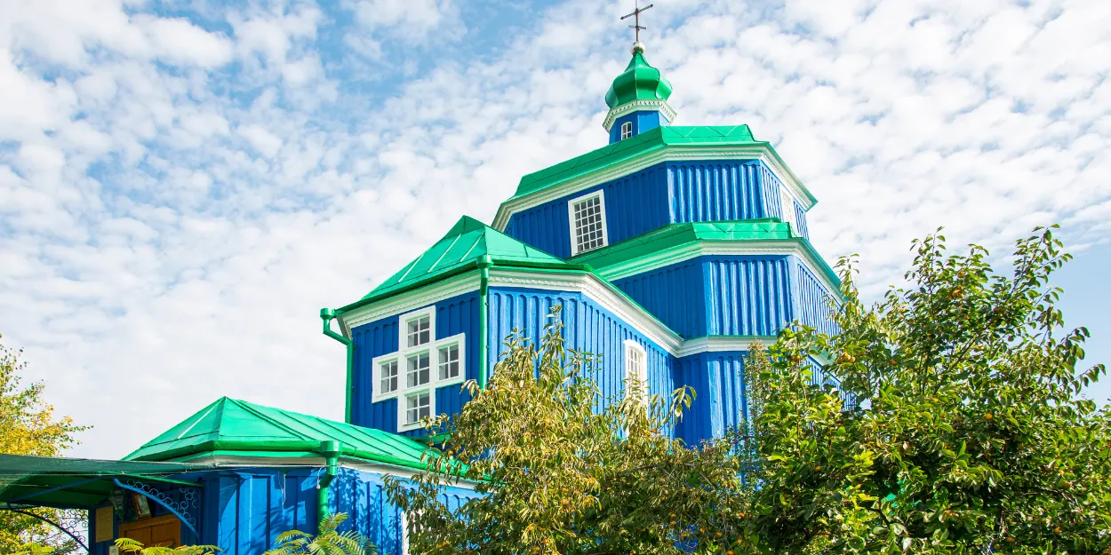 ukraine-une-eglise-vieille-de-300-ans-detruite-par-un-drone-russe