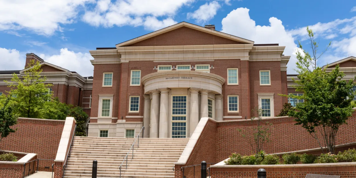 université_auburn_groupé_athée_interdire_presence_entrainte_mouvements_reveils