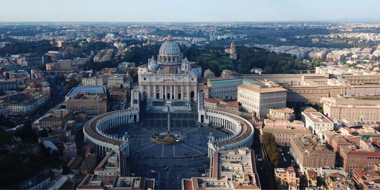 premiere-au-vatican-le-pape-nomme-ministre-une-femme-laique